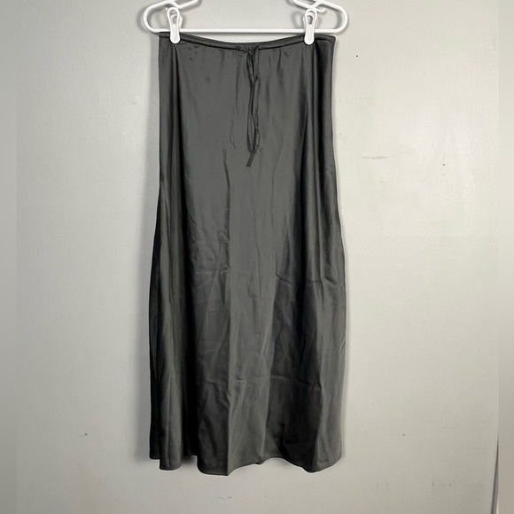 Abercrombie & fitch new Mid Rise Satin Maxi Skirt dark grey size small - Picture 3 of 8